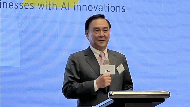 鈺創科技董事長、玉山科技協會副理事長盧超群認為，目前關稅政策還沒發生，可以等發生後進一步判斷。（圖／柳名耕攝）