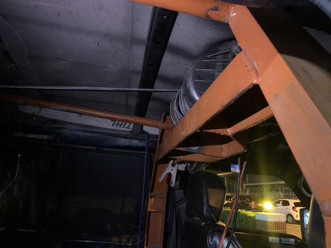 花蓮縣吉安分局北昌派出所，昨27日凌晨接獲民眾報案，指日前失竊的高價車用絞盤，竟出現在花蓮市某加油站內一輛箱型車上。（圖警方提供／簡銘柱翻攝）