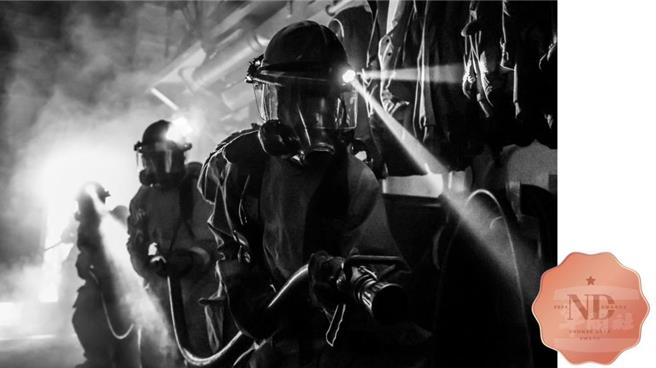 军闻社周升炜少校摄影作品再获ND Awards国际摄影大赛肯定；图为作品「At-Sea Fire Party」。（军闻社提供