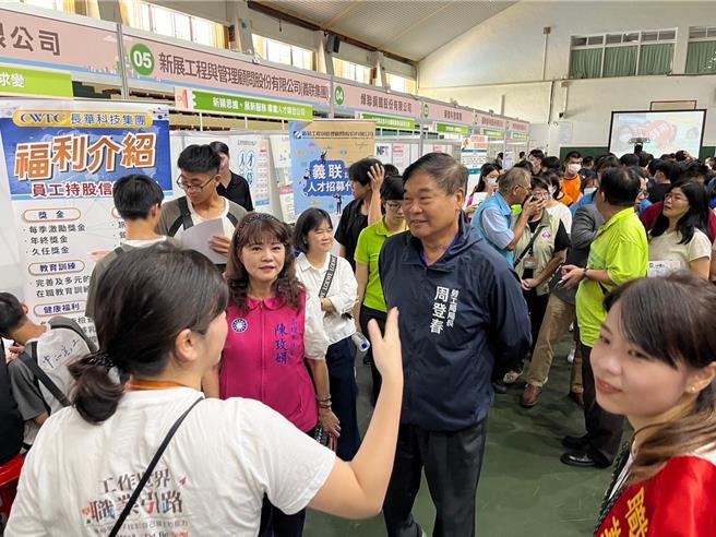 近15萬失業者，今年以來工作機會卻不就業原因曝光，主計總處，待遇不符預期比例最高。圖為就業博覽會。(資料照／洪凱音台北傳真)