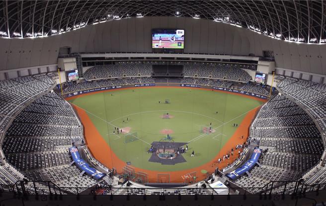 台北市體育局28日表示，為紀念中華隊12強賽勇奪世界冠軍，近期將邀集遠雄巨蛋、中職、棒協及重要棒壇人士共同研商在台北大巨蛋的紀念方式。（本報資料照片）