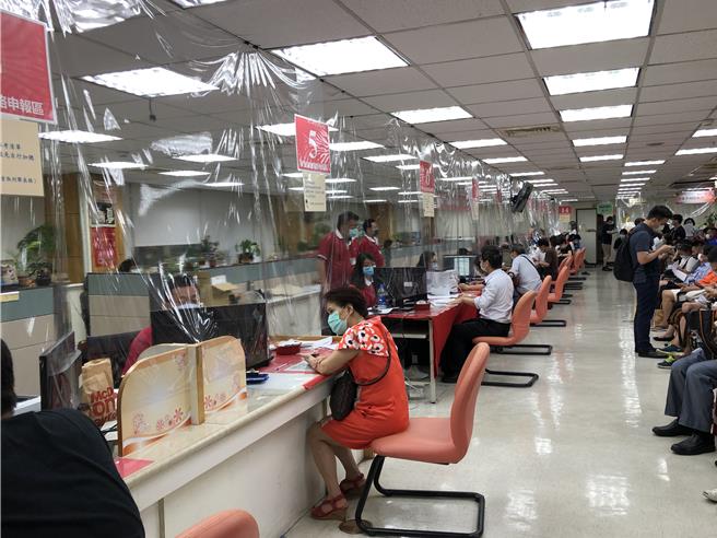 报税示意图（图／吴静君摄）