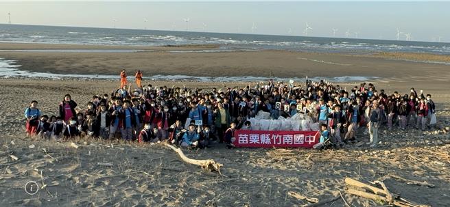 2024年11月28日苗栗县／近日荣获教育部户外教育成效卓着奖的苗栗县竹南国中，于28日举办一年一度的踏查走读课程。（竹南国中提供／吕丽甄苗栗传真）