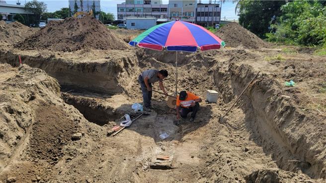 考古人員評估手工開挖經費達2300萬元。（民眾提供／寶智華台南傳真）