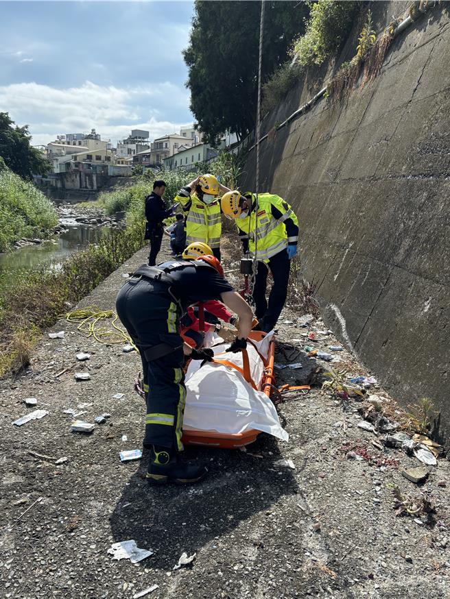 警消人員獲報到場處理。（民眾提供／李京昇台中傳真）