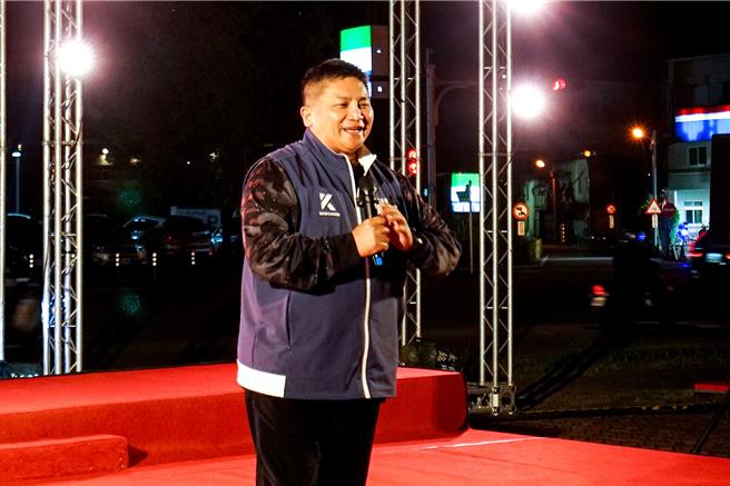 国民党不分区立委吴宗宪赴宜兰出席耶诞灯饰点灯活动，对于参选县长的态度，他回应：「球来就打。」（李忠一摄）