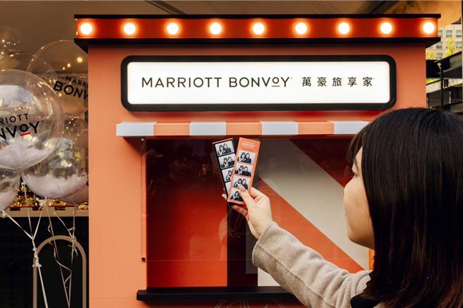 现场新注册「万豪旅享家」的会员，可兑换拍贴机体验，捕捉圣诞佳节美好回忆。（万豪旅享家提供）