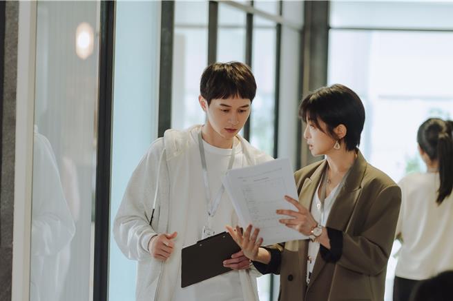 張軒睿《祕書俱樂部》喊話要與賴雅妍約會。（TVBS提供）