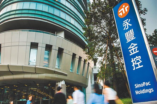 银行数位转型创造可观经济效益，永丰银行因无纸化服务，每年省下逾3,000万元成本。图／本报资料照片