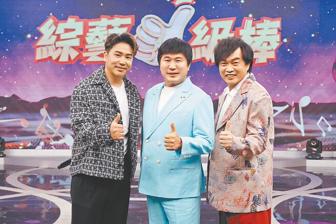 胡瓜（中）、欧汉声（左）日前上康康节目《综艺一级棒》，宣传明年演唱会。（万星传播提供）