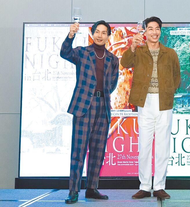 KENCHI（左）和AKIRA 27日出席记者会推广日本观光。（COME ON JKSSP提供）（禁止酒驾。饮酒过量有碍健康）
