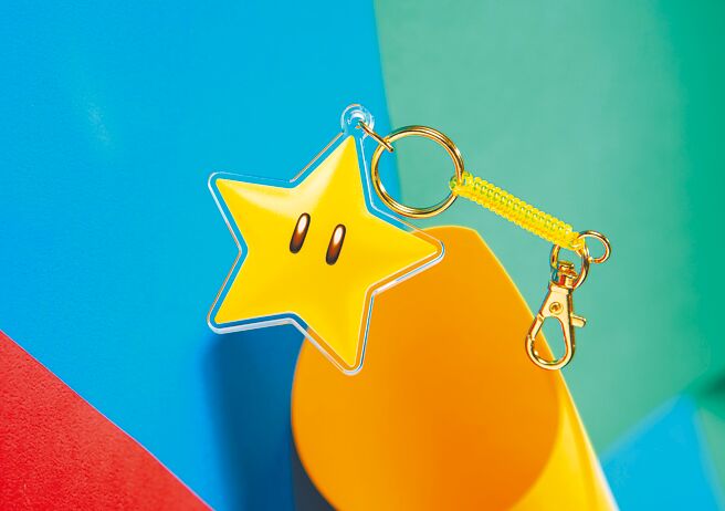 新光三越联手超级玛利欧推出的「勇闯冒险世界集点送」，可扣APP点数换「超级玛利欧 无敌星 造型悠游卡」。（新光三越提供）