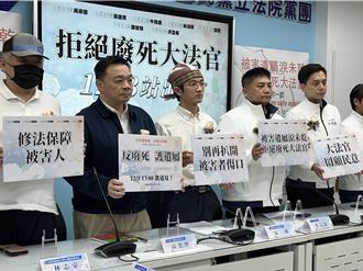 籲1203上凱道  師鐸獎女師家屬哽咽訴10年夢魘：看到鐵鎚還會怕！