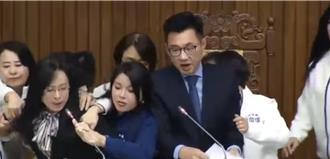 原民會組織法修法藍提停止討論爆衝突  綠委衝主席台嗆聲