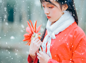 古代童養媳超慘 白天洗衣做飯 晚上還要做1害羞事