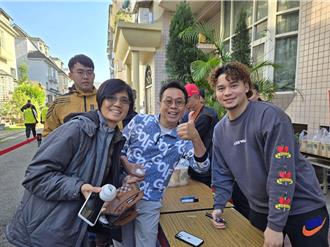 新竹之光！林凱威返鄉辦簽球會 香山鄉親熱烈歡迎