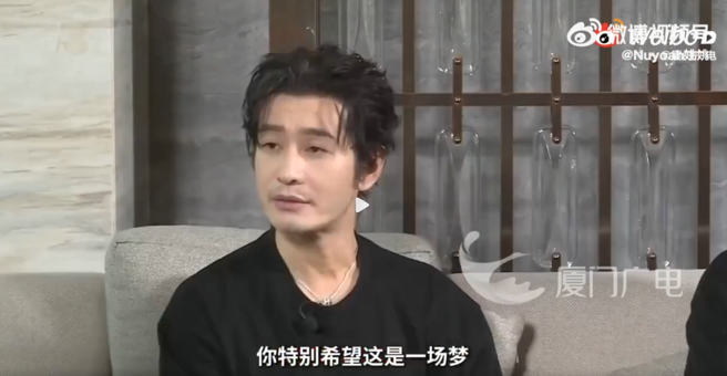 黄晓明双眼无光，脱口「希望这是一场梦」。（微博）