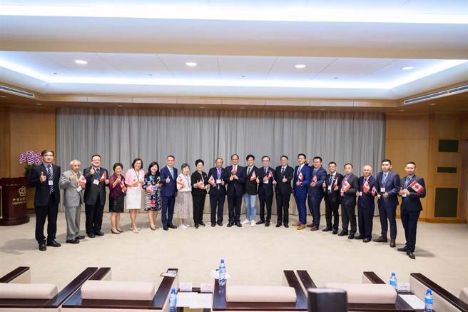 加拿大地区台湾商会CPTTP访问团去年来访，前立法院长游锡堃曾接见，并盼台湾2024年能加入CPTPP。（资料照／游锡堃提供）
