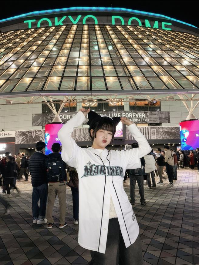 篮篮飞东京巨蛋替中华队应援。（篮篮提供）