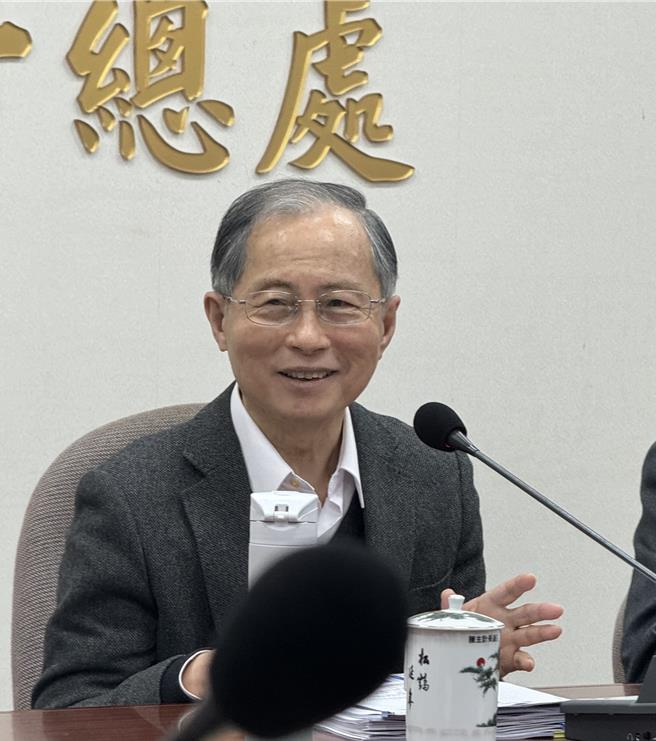 AI暢旺、投資活絡，主計總處上修今、明經濟成長率4.27％、3.29％，記者會由主計總處副主計長蔡鴻坤主持。(洪凱音攝／洪凱音台北傳真)