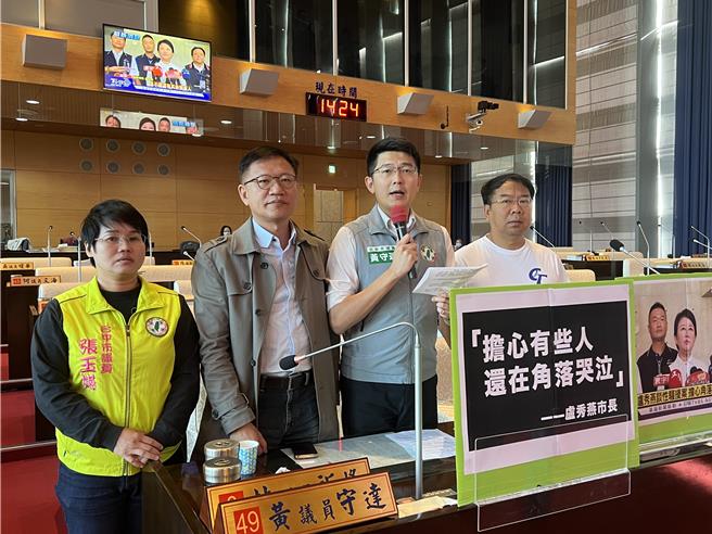 民进党台中市议员黄守达、谢志忠、张玉嬿、王立任29日总质询，质疑市府首长是否有疑似拍桌咆哮等情况。（林欣仪摄）