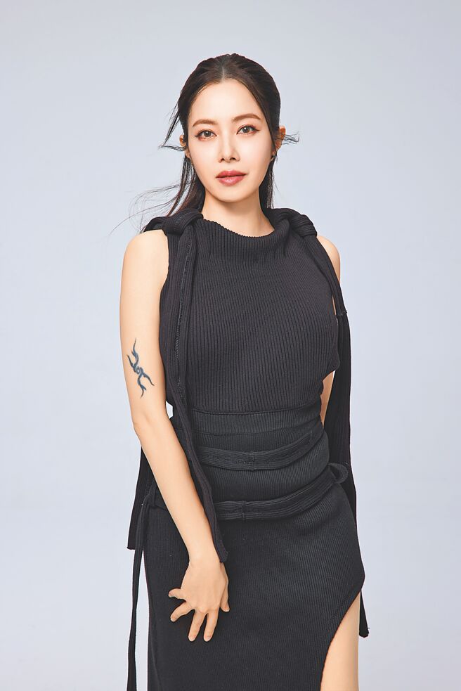 徐怀钰将推出全新专辑《光致‧蜕变》。（滚石唱片提供）