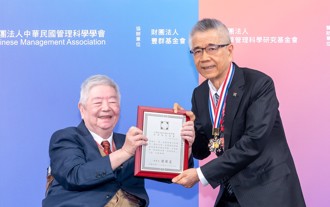 信義企業集團創辦人周俊吉推廣企業倫理 獲管科會最高榮譽「管理獎章」