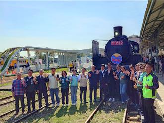 高雄港站重生！哈瑪星號啟航 重溫鐵道黃金年代