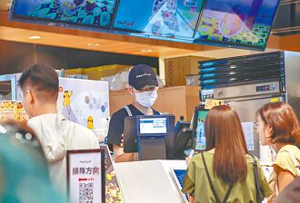 最低工資勞保逕調 保費年多46億