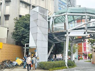 廠商保養疏失 釀府中電梯事故