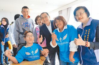 八里教養院40年 院生寫歌慶祝 侯表揚資深人員