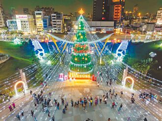 迎耶誕 高雄26米森之樹點燈