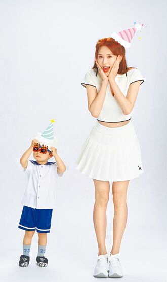 林志玲曬萌兒慶50歲