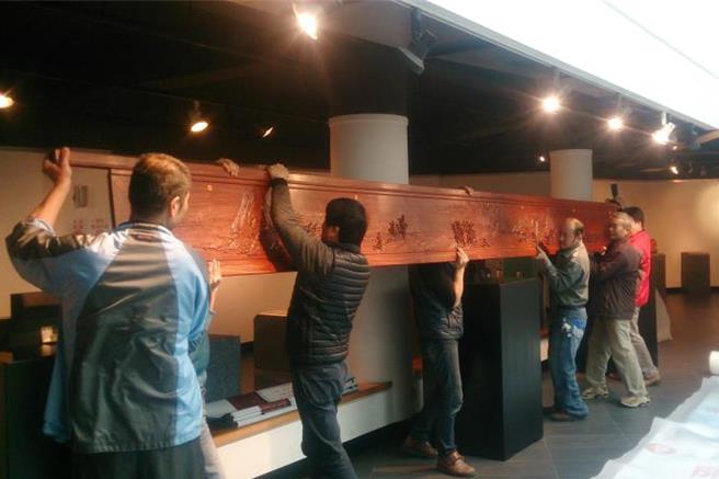 苗栗縣長鍾東錦應邀率團訪常熟參觀東方紅木公司與蘇州的規畫展示館。（苗栗縣政府提供／謝明俊苗栗傳真）