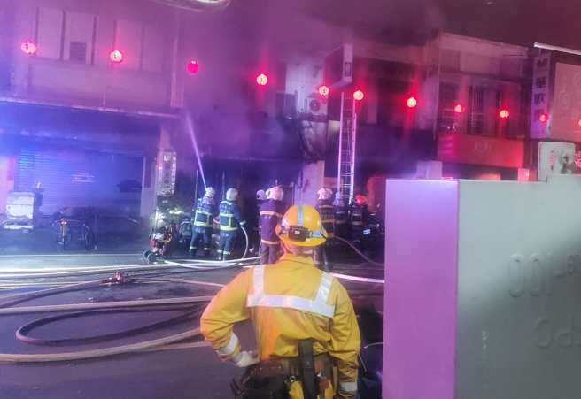 台中市大甲区顺天路今（30）日凌晨2时许惊传火警。（翻摄脸书我爱大甲2）