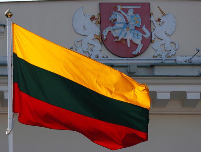 立陶宛外交部29日宣布，中国驻立陶宛代办处的3名工作人员为「不受欢迎的人士」。（路透社）