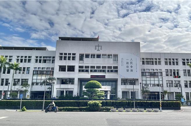 南投縣劉姓男子因故楊姓女子心生不滿，去年11月持刀闖入楊女工作的會館，朝楊女揮砍，造成楊女頭部3處刀傷，南投地院一審依傷害罪判劉1年徒刑。（本報資料照片）