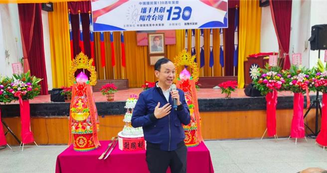 國民黨主席朱立倫11月30日上午至國民黨基隆市黨部參加130周年黨慶活動。朱立倫表示，感謝大家團結一致「力挺基隆，戰勝惡罷」。（徐佑昇攝）