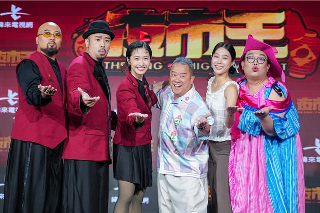 美麗本人（左起）、阿達、Lulu、曾志偉、韓勾ㄟ金針菇、Alizabeth娘娘。（羅永銘攝）