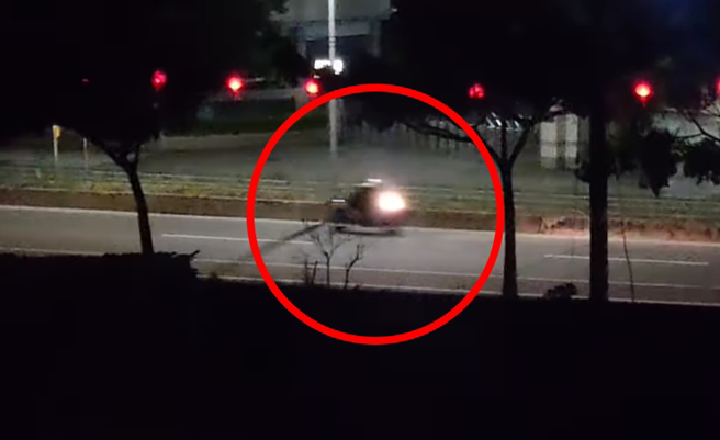 一辆机车改装排气管后炸街扰民。（翻摄自爆料公社）