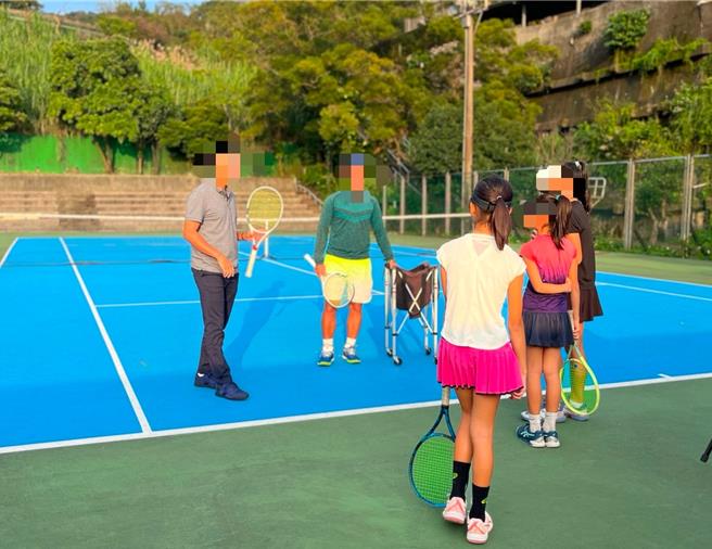 基隆市有家长指控中正国中专任的网球教练，不仅对该校球员常言语霸凌，又违规兼课收取训练费，基市府教育处正调查中。示意图，非当事教练。（徐佑升摄）