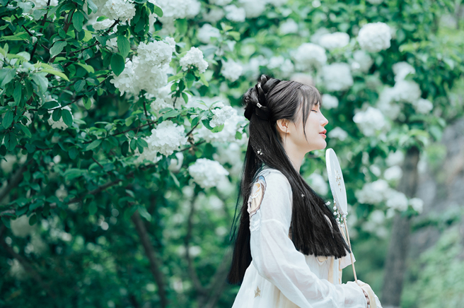 古代選妃需要經過裸檢，只有腋下無毛或少毛的女子才被視為上品。（示意圖：Shutterstock／達志）