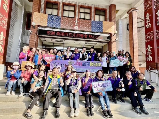 台南市後壁區公所30日獲高雄市玄光慈善會捐助44萬元善款，援助220戶於今年凱米颱風淹水20至50公分的家戶及弱勢邊緣戶。（後壁區公所提供／張毓翎台南傳真）