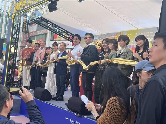30日台北市长蒋万安与宣传大使怪物星人小V、温妮、小魏、琳谊Ring、林襄等人共同出席，为「2024西门PLAY乐购町」揭开序幕。（张珈瑄摄）