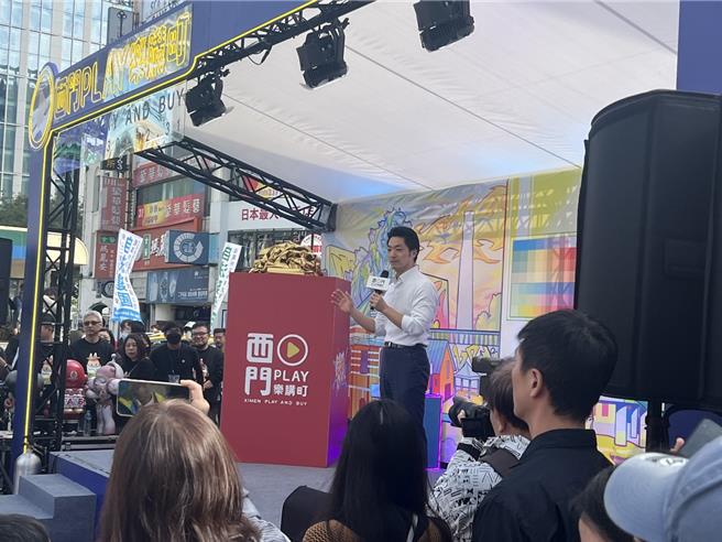 蒋万安表示，过去西门町有些为没落，但大家齐心协力下，现在各个商圈营造得非常不一样，已经是观光客指定第一名的地方。（张珈瑄摄）