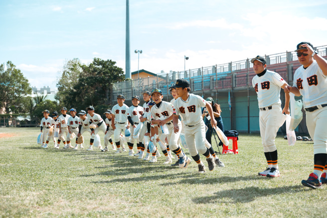 来自日本冲绳的前田国小HAWKS队首次参加关怀杯。（原棒协提供）