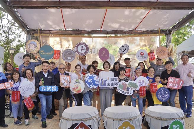 为推广屏东的酿酱文化产业，屏东县政府30日在胜利星村星星广场举办「2024屏东酿酱生活节」，现场匯集各家酿酱精品。（屏东县政府提供／罗琦文屏东传真）