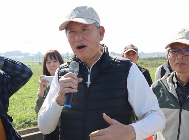 企業界出身的經濟部長郭智輝，請立委幫忙「可不可以把採購法修改一下？」。(呂妍庭攝)