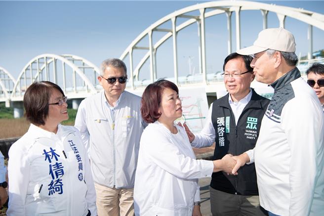 嘉義市長黃敏惠與市府團隊提出9項計畫和工程，總金額近20億元，請求經濟部給予支持協助。(嘉義市政府提供／呂妍庭嘉義傳真)