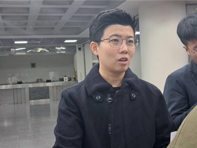 台北市民生社区某教保中心于今年8月爆发不当对待、猥亵案案，台北市议员苗博雅30日代表家长发表声明，并呼吁经营教保中心的德育护理健康学院尽快出面处理。（温予菱摄）